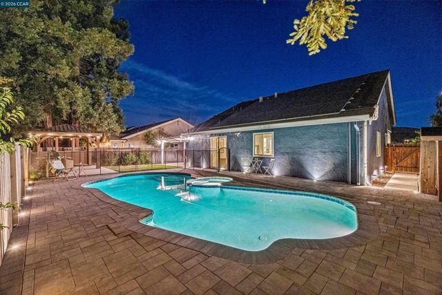 9953 Mangos Dr, San Ramon, CA 94583