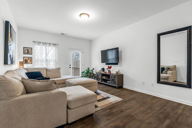 942 Millstream Dr, N, Nashville, TN 37218