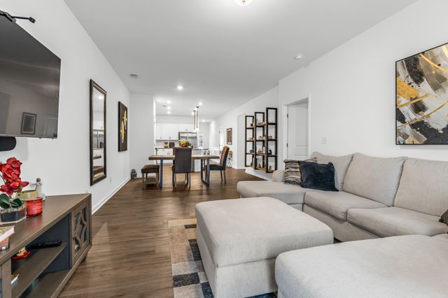 942 Millstream Dr, N, Nashville, TN 37218