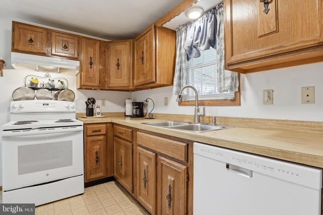 3075 MUIRFIELD RD, Dover, PA 17315