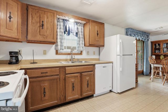 3075 MUIRFIELD RD, Dover, PA 17315