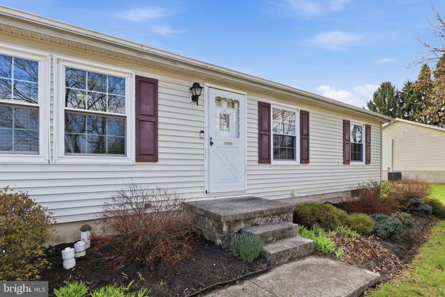 3075 MUIRFIELD RD, Dover, PA 17315