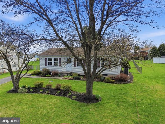 3075 MUIRFIELD RD, Dover, PA 17315