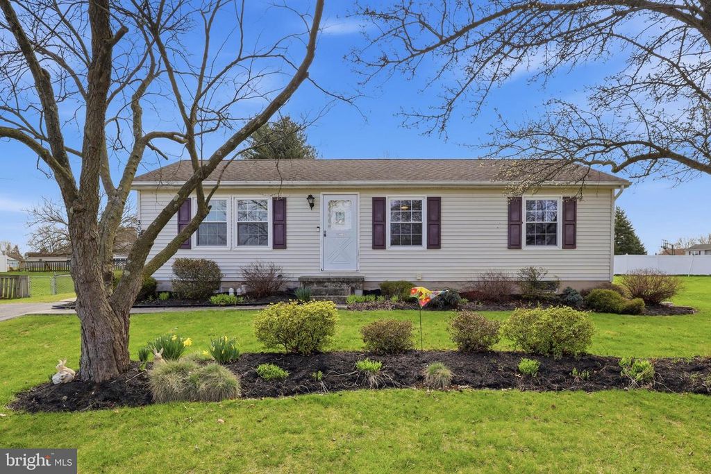 3075 MUIRFIELD RD, Dover, PA 17315