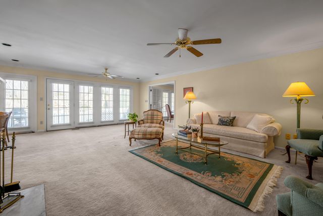 1205 Glen Crest, Lexington, KY 40502