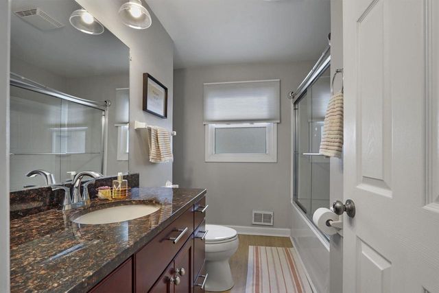 1476 32nd AVENUE, Kenosha, WI 53144