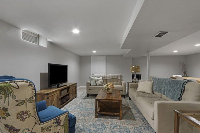 1476 32nd AVENUE, Kenosha, WI 53144