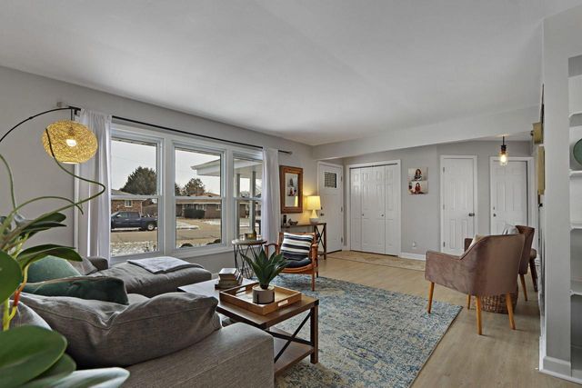 1476 32nd AVENUE, Kenosha, WI 53144