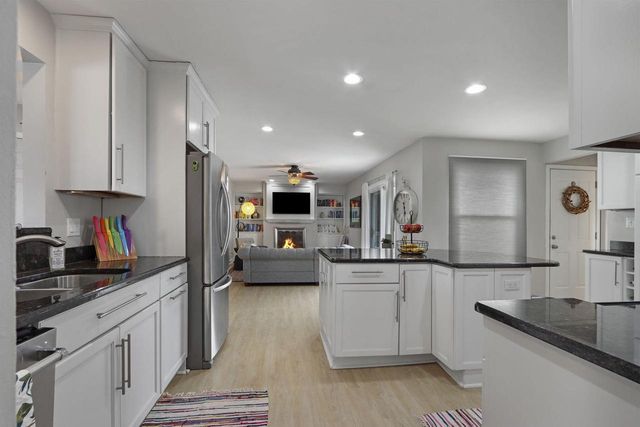 1476 32nd AVENUE, Kenosha, WI 53144