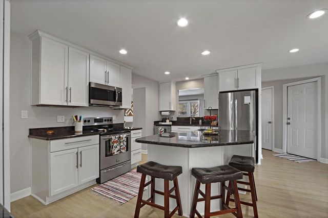 1476 32nd AVENUE, Kenosha, WI 53144