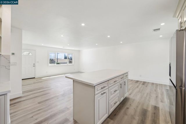 3718 Hillsborough Dr, Concord, CA 94520
