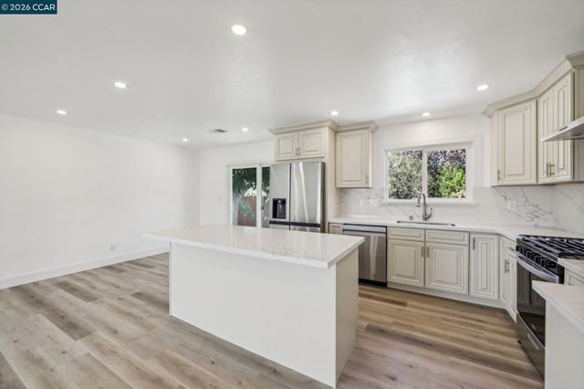 3718 Hillsborough Dr, Concord, CA 94520