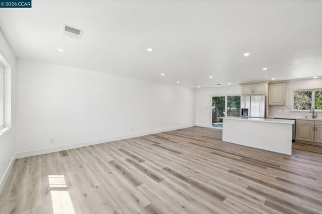 3718 Hillsborough Dr, Concord, CA 94520