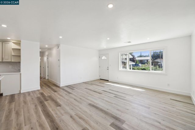 3718 Hillsborough Dr, Concord, CA 94520