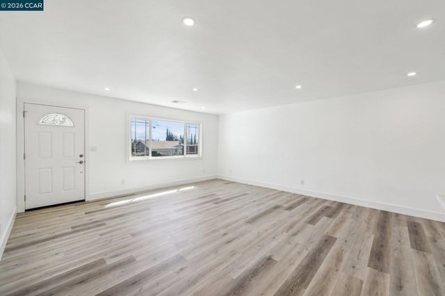 3718 Hillsborough Dr, Concord, CA 94520