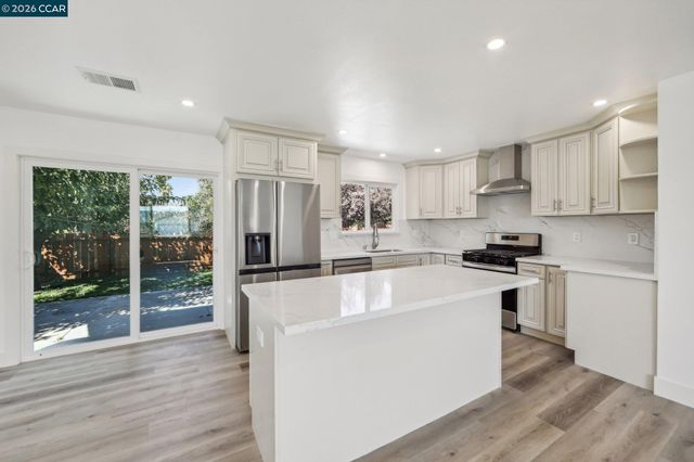 3718 Hillsborough Dr, Concord, CA 94520