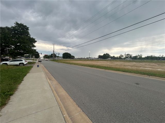 1769 E Kenwood Street, Siloam Springs, AR 72761