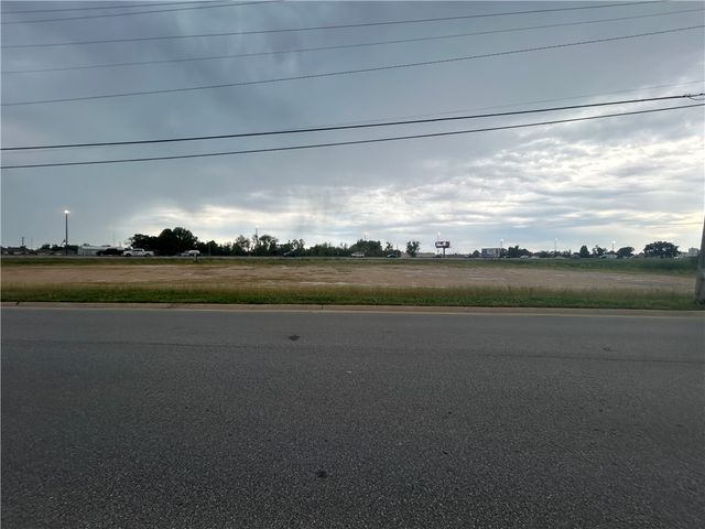 1769 E Kenwood Street, Siloam Springs, AR 72761