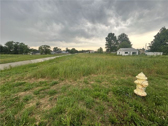 1769 E Kenwood Street, Siloam Springs, AR 72761