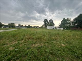 1769 E Kenwood Street, Siloam Springs, AR 72761