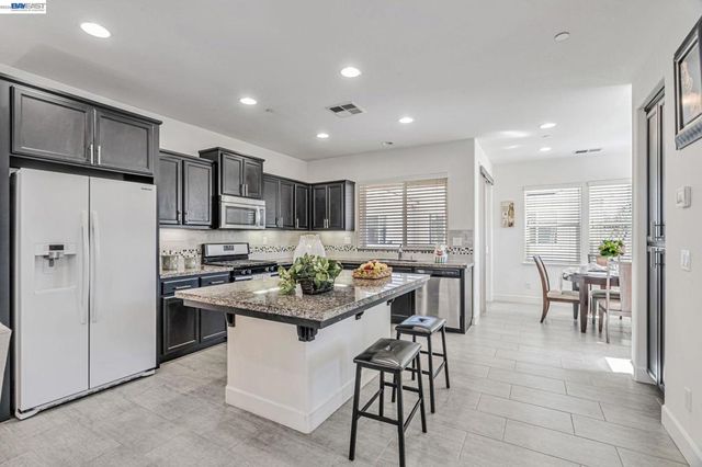 705 705 Cannery Pl, San Jose, CA 95112