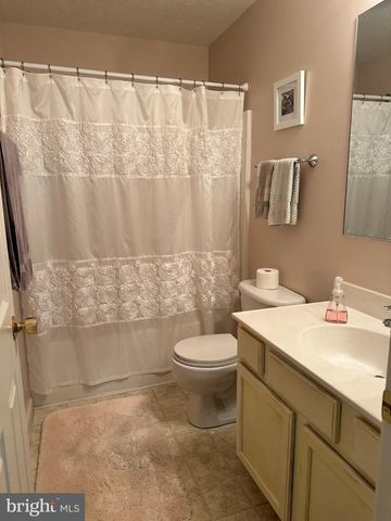 220 SEASCAPE CT, Martinsburg, WV 25403