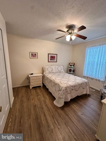 220 SEASCAPE CT, Martinsburg, WV 25403
