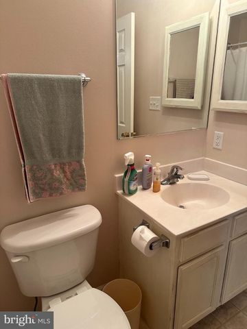 220 SEASCAPE CT, Martinsburg, WV 25403