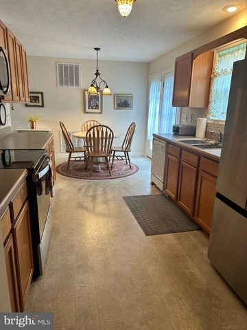 220 SEASCAPE CT, Martinsburg, WV 25403