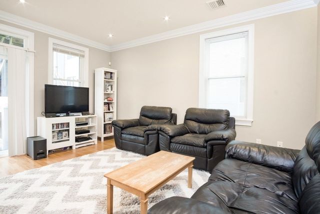 580 East 3rd St 2, Boston, MA 02127