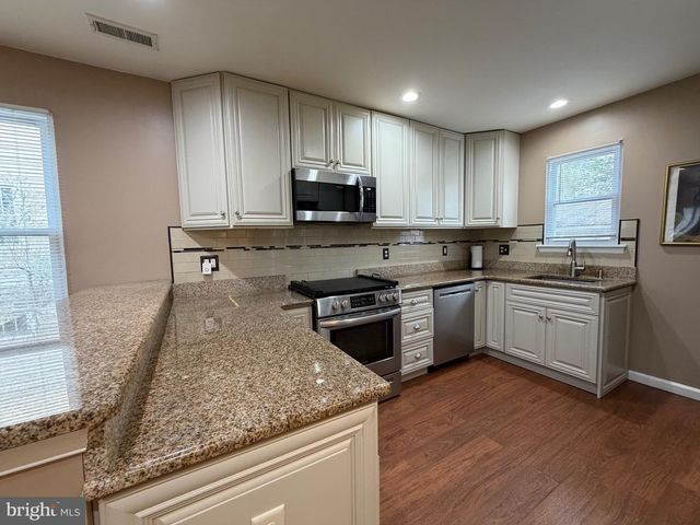 221 CENTRAL AVE, Glenside, PA 19038