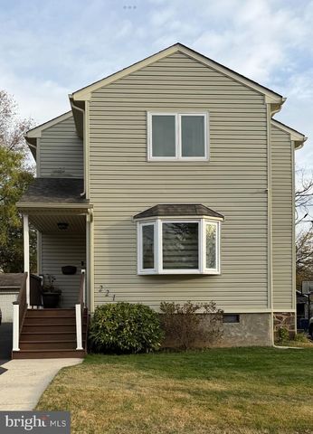 221 CENTRAL AVE, Glenside, PA 19038