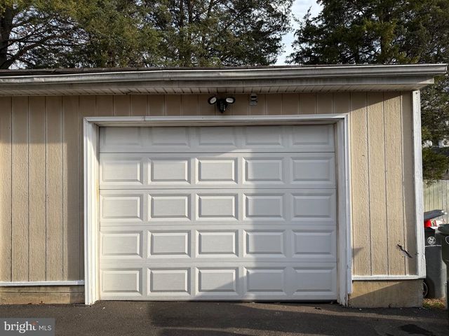 221 CENTRAL AVE, Glenside, PA 19038