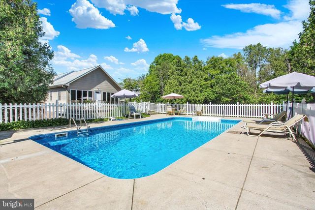 815 E MAIN ST, Waynesboro, PA 17268