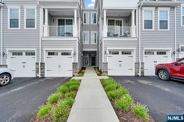 81 Sequoia Drive, Cedar Grove, NJ 07009