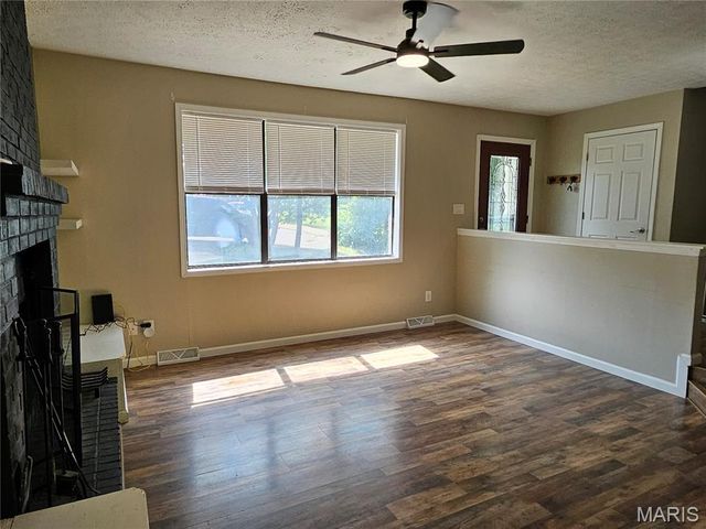 108 Wildrose Place, St Robert, MO 65584