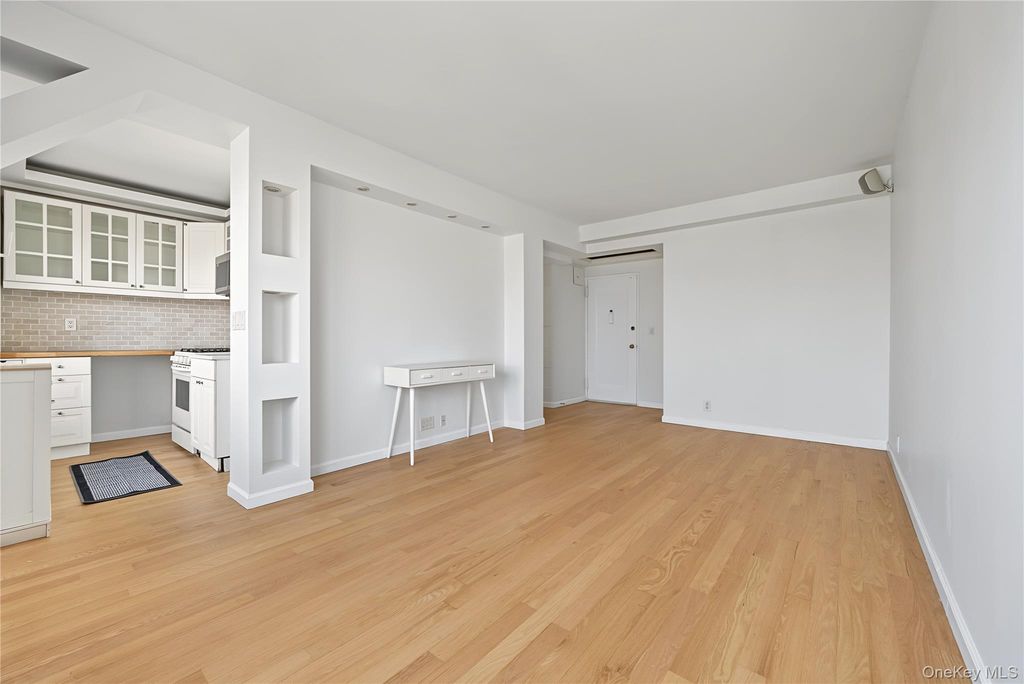 99-05 63rd Drive 14O, Rego Park, NY 11374 — photo 2