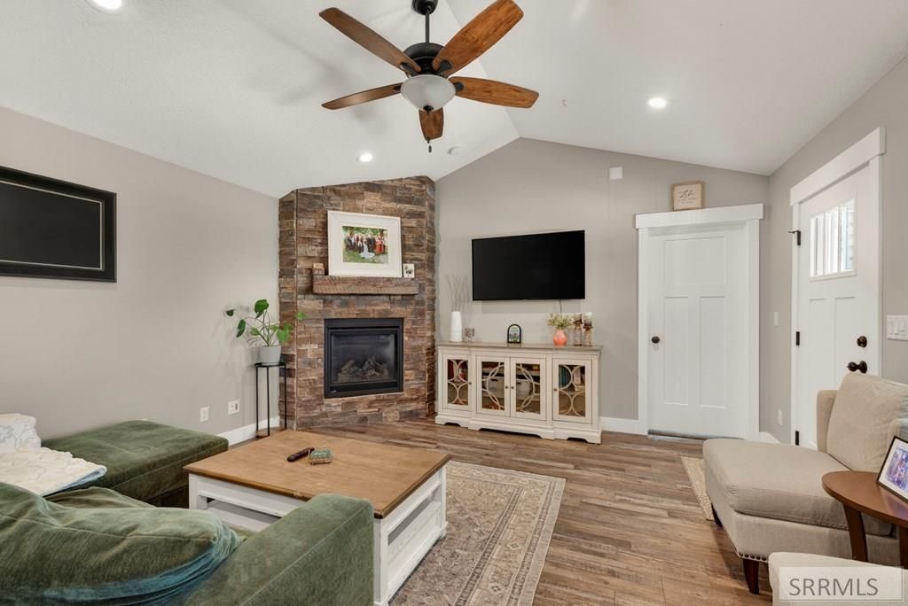 Image 5 of property listing at 206 N 3600 E, Rigby, ID 83442
