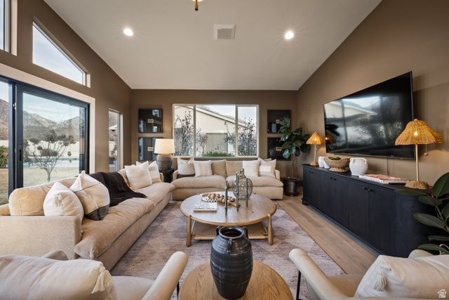 10248 N MYSTIC DR, Highland, UT 84003