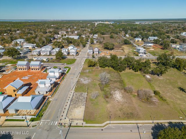 107 E Scenic Drive, Pass Christian, MS 39571