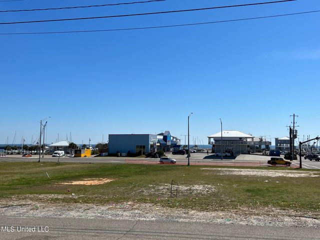 107 E Scenic Drive, Pass Christian, MS 39571