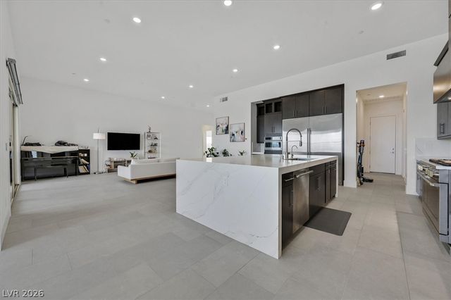 472 Sand Dune Arch Street, Las Vegas, NV 89138