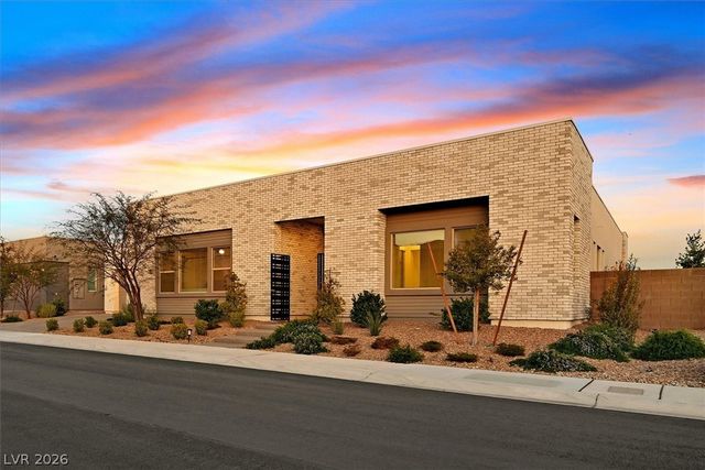 472 Sand Dune Arch Street, Las Vegas, NV 89138