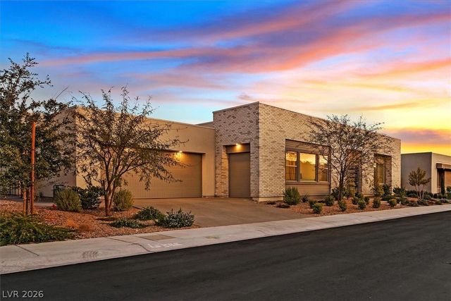 472 Sand Dune Arch Street, Las Vegas, NV 89138