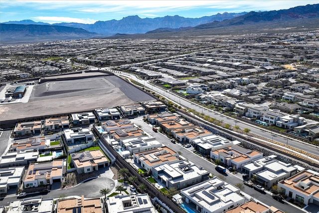 472 Sand Dune Arch Street, Las Vegas, NV 89138