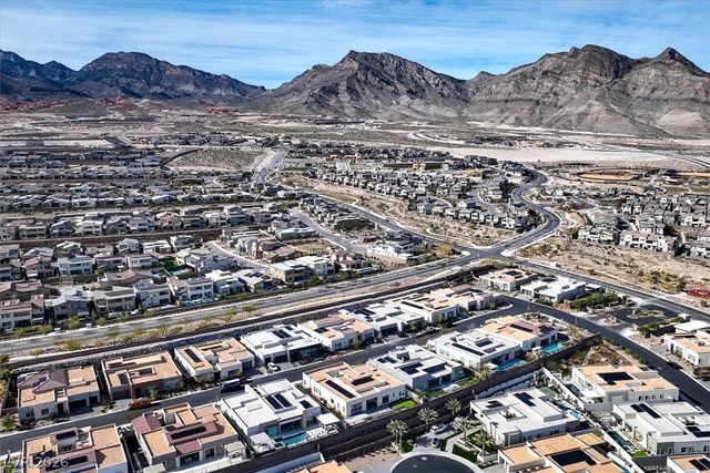 472 Sand Dune Arch Street, Las Vegas, NV 89138