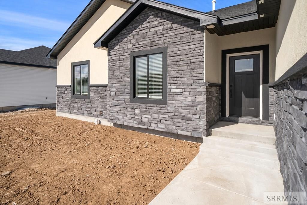 Image 2 of property listing at 1649 Palm Springs Drive, Idaho Falls, ID 83404