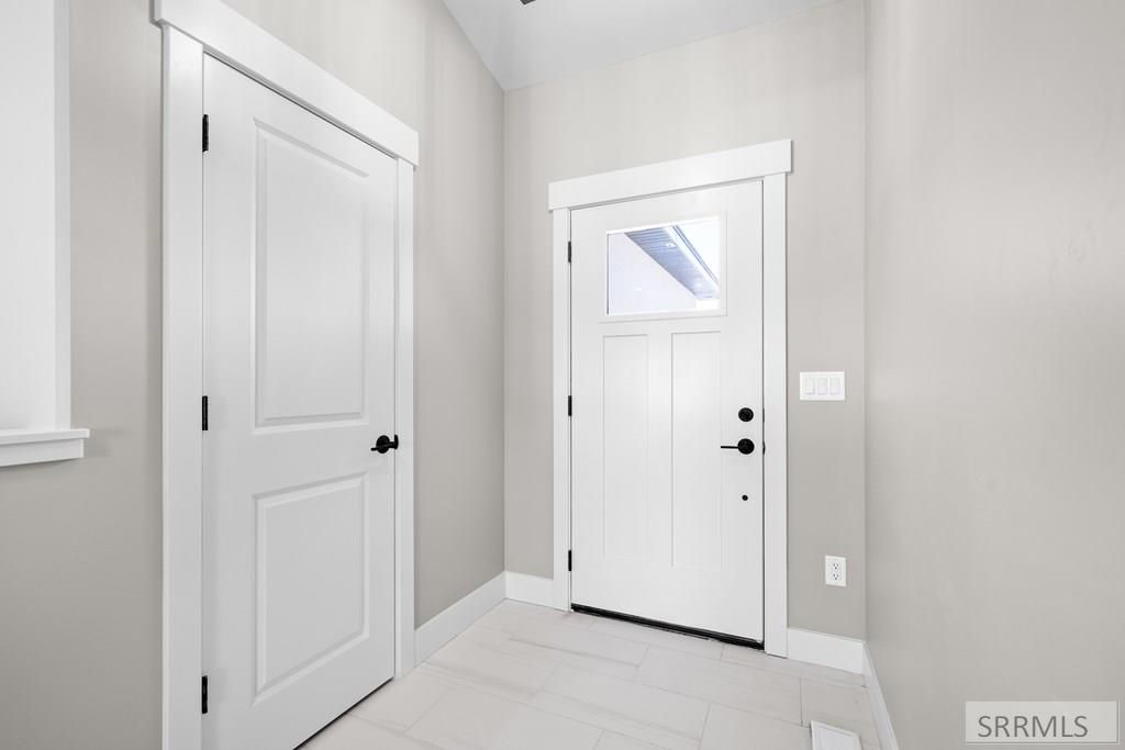 Image 3 of property listing at 1649 Palm Springs Drive, Idaho Falls, ID 83404
