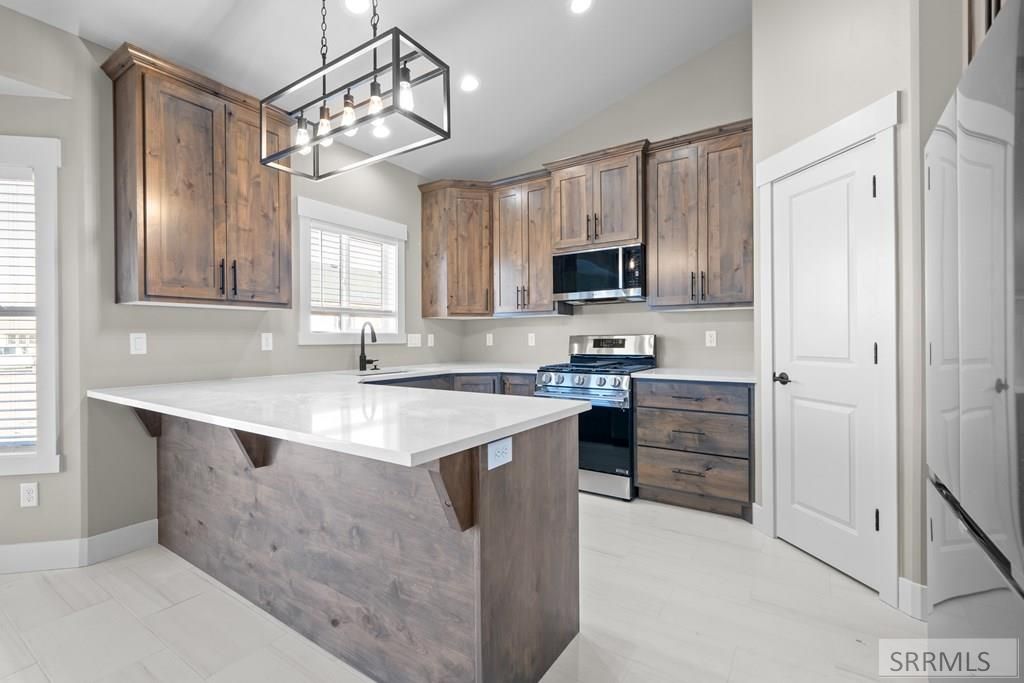 Image 7 of property listing at 1649 Palm Springs Drive, Idaho Falls, ID 83404