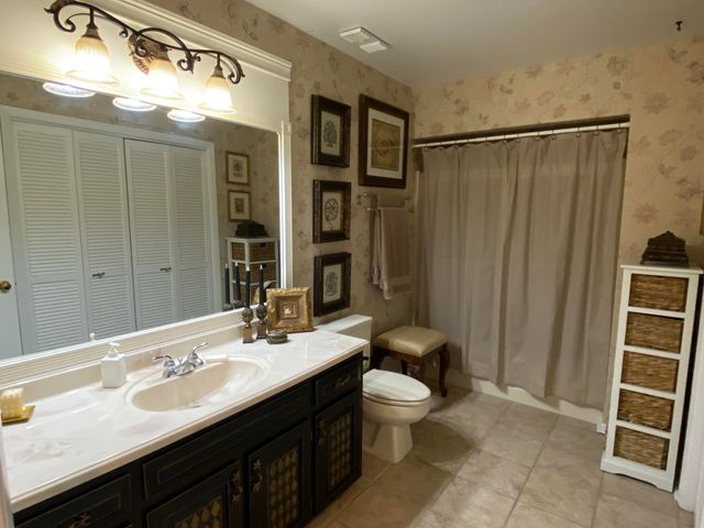 3406 Kim CT APT B24, Roanoke, VA 24018
